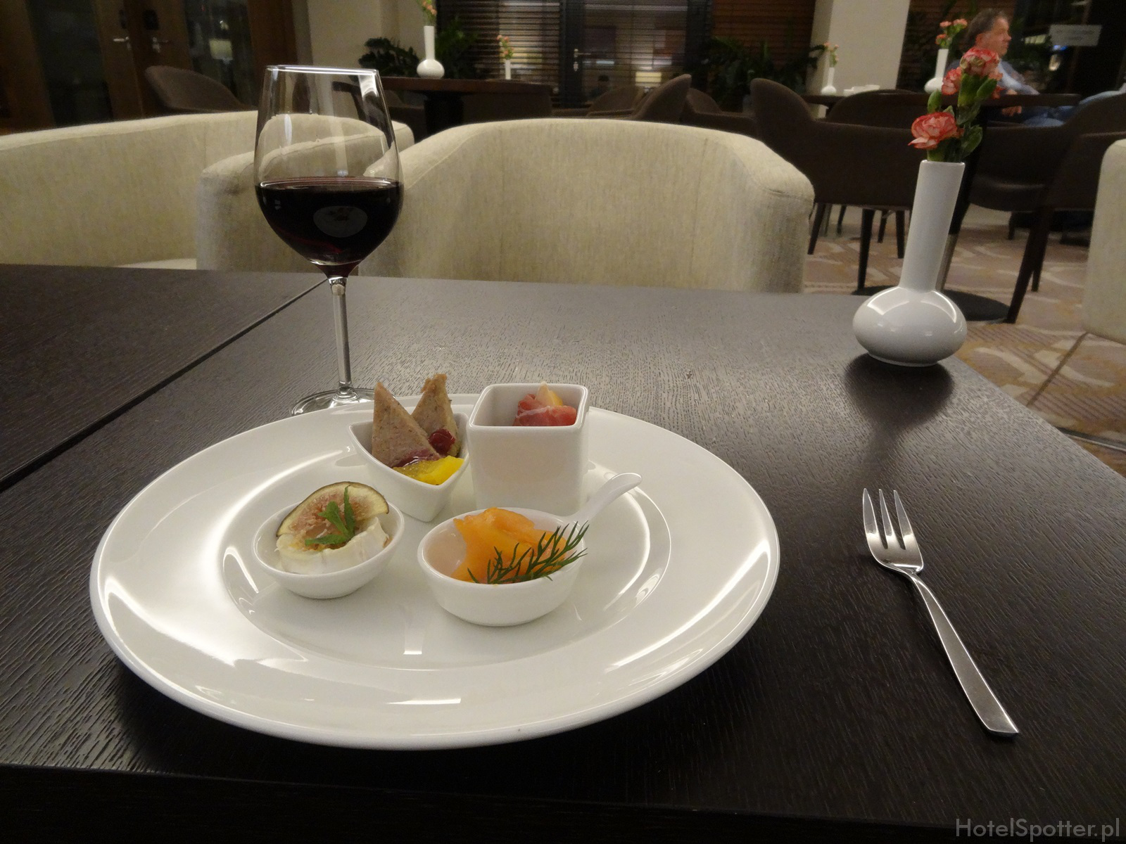 Salonik Executive Lounge w DoubleTree by Hilton Warsaw - jedzenie