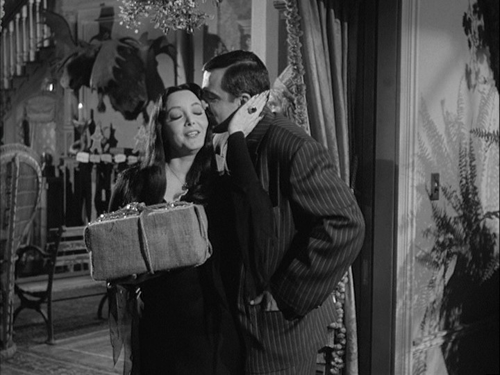 Addams adams ricci feiern acerca jahreszeiten grusel cinema gotica crypt spore weihnachtszeit lurch matt ghastly theeverydaygoth Macabre Drive-In Theater: Christmas With The Addams Family