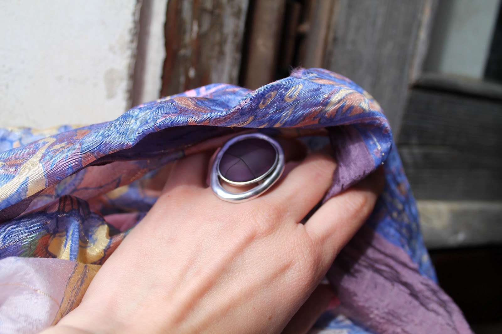 FASHION is LOVE purple between the fingers