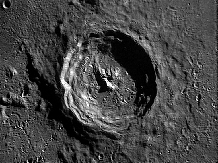 Кратер на луне в честь. Кратер Ломоносова на Луне. Эратосфен (лунный кратер). Кратер Эратосфен на Луне. Кратер Гиппократ.
