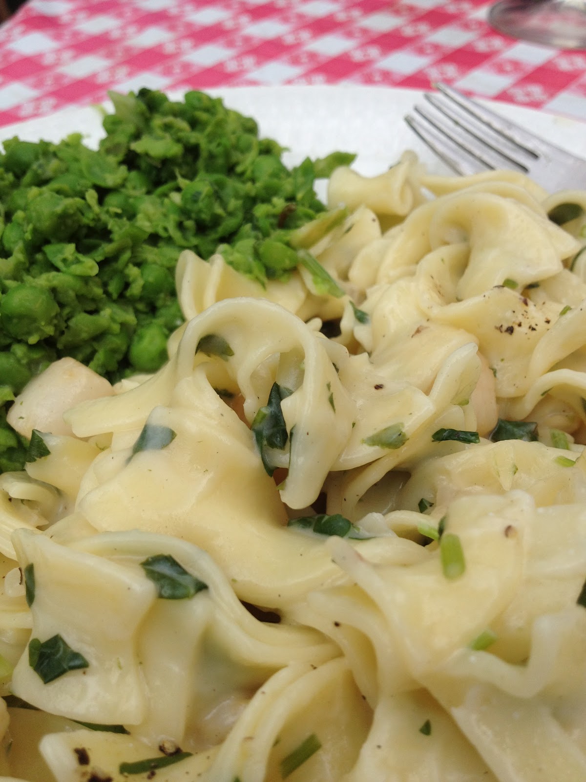 recipe for disaster Pasta with seared scallops, mushy peas.
