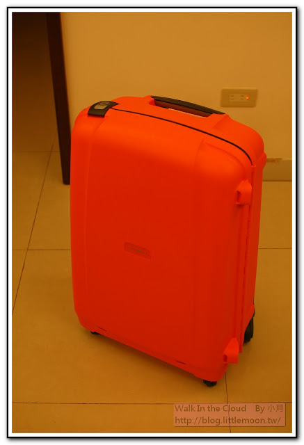 Samsonite 橘色硬殼行李箱