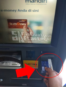 Cara Cek Saldo Ambil Uang di ATM Mandiri Gambar Baru 