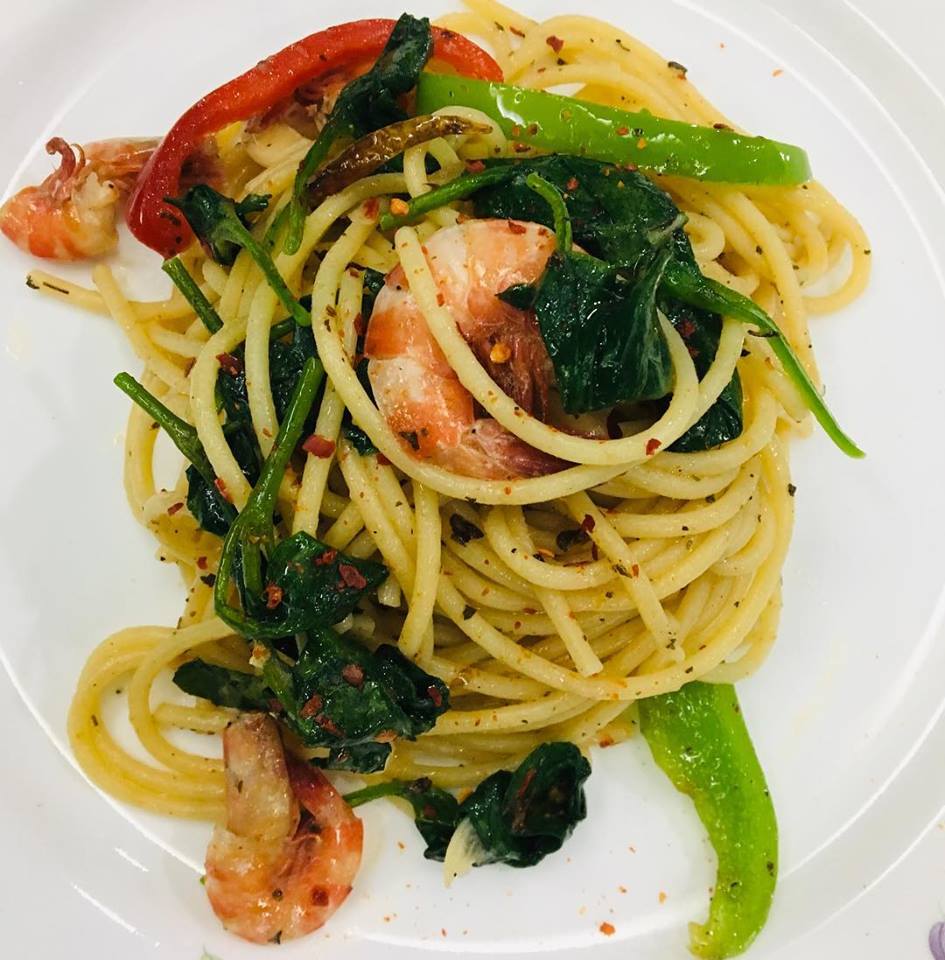 Cik Wan Kitchen Olio Pasta Dengan Bayam Brazil
