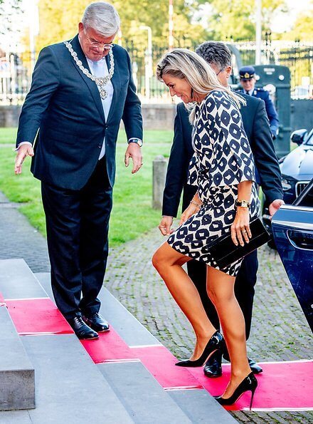 Queen Maxima's outfit is by Belgian fashion house Natan. Come out of your debt congress