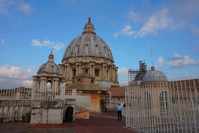 Kokemuksia Roomasta ja Vatikaanista / Pietarinkirkko aikaisin aamulla ilman ruuhkia