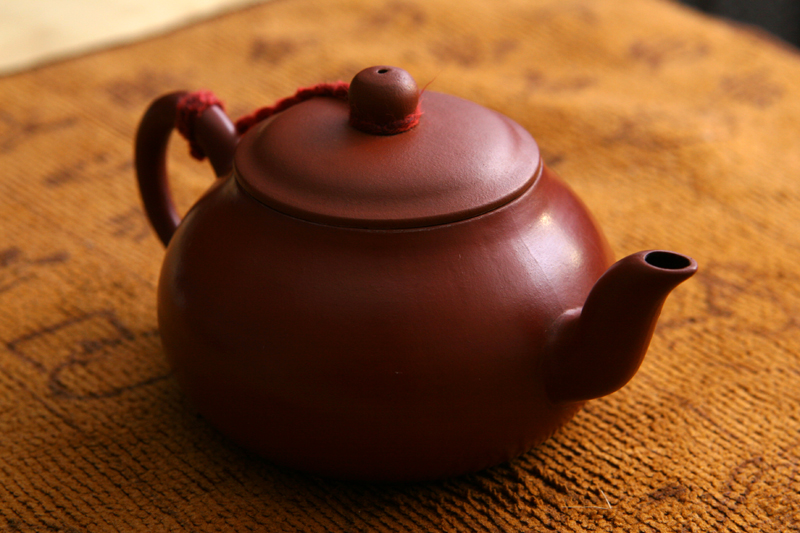 Deren Tea Blog And Teochew Gongfucha This Is My Dad Teochew Hong Ni Red Clay Teapot It The He Leaves On Tea Table For Our Relatives To Use