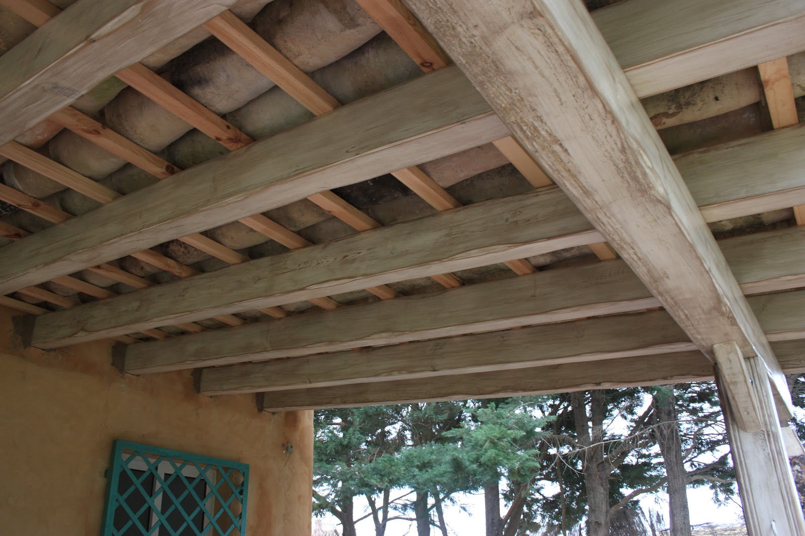 Decora restaurando: porche en decape blanco