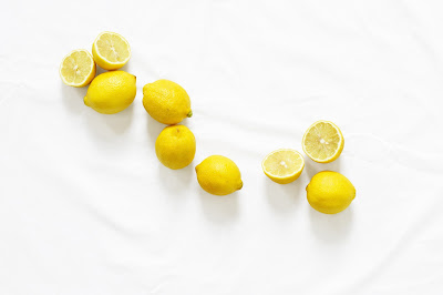 Come usare le bucce degli agrumi per le pulizie Limoni su marmo