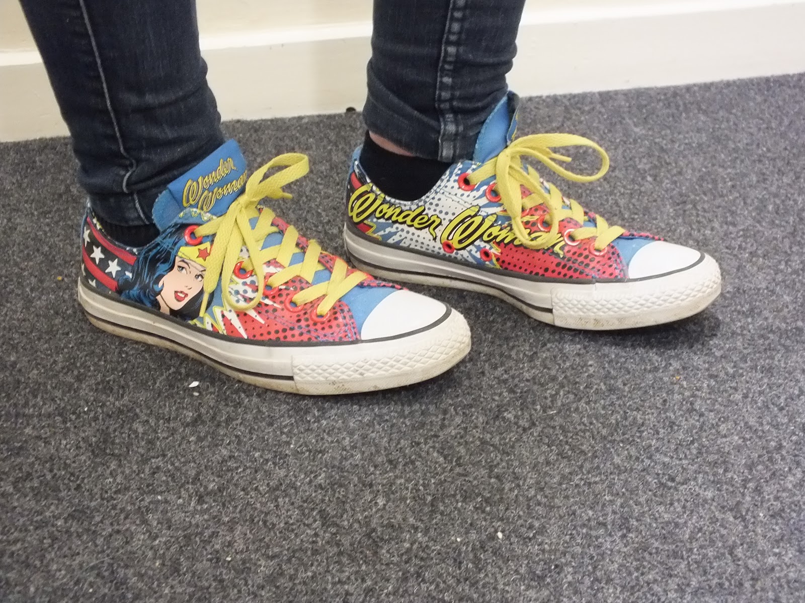 wonder woman converse amazon