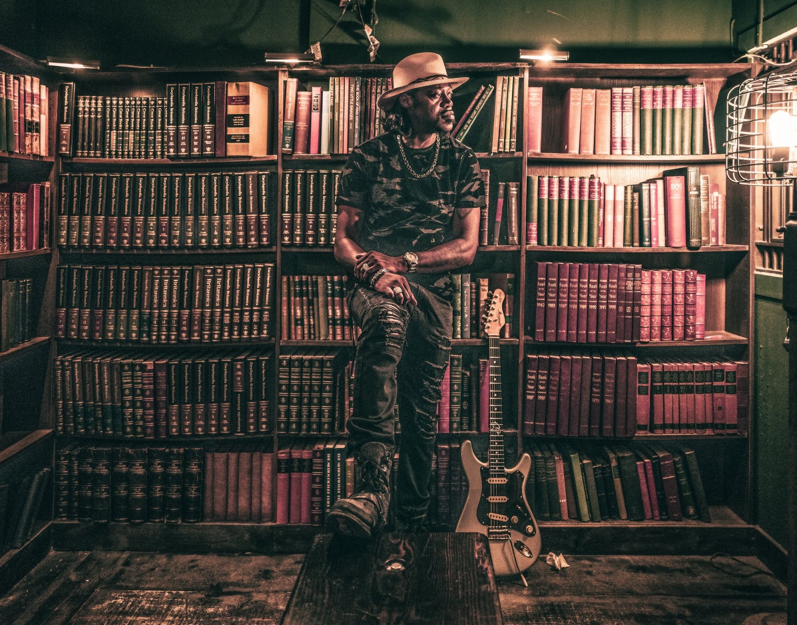 ERIC GALES vuelve con el nuevo álbum "The Bookends", el disco más