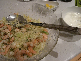 Hannas%2Bgoda%2Bbulgursallad%2Bmed%2Bmarinerade%2Br%25C3%25A4kor%2B%25281%2529 - Hannas goda fänkål- och matvetesallad med citron- och dillmarinerade räkor