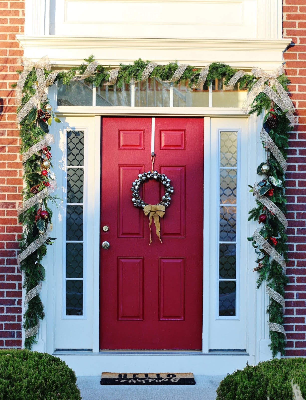 My Simple Modest Chic Tips For Hanging Holiday Decor