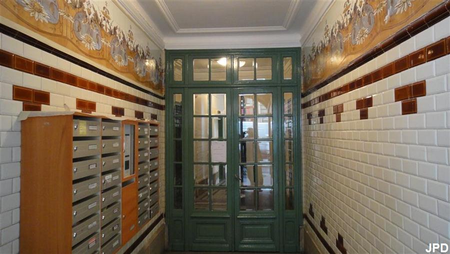 Paris-bise-art : Une entrée de style métro