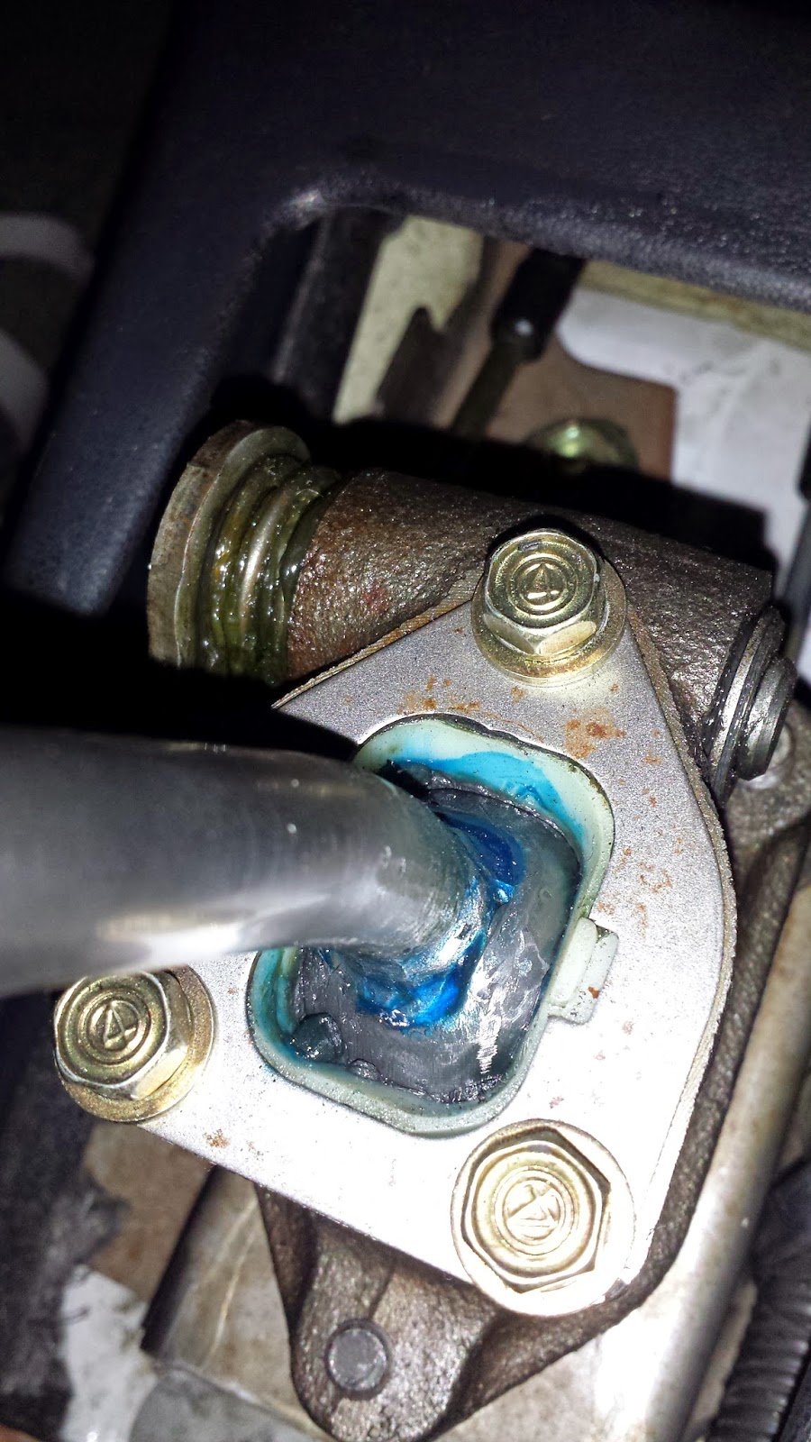 compressionless shifter housing