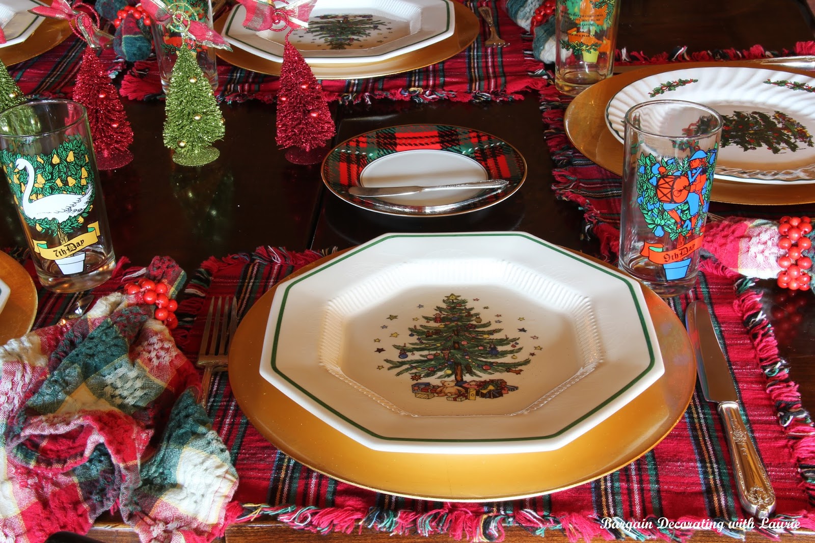 BARGAIN DECORATING WITH LAURIE CHRISTMAS EVE TABLESCAPES