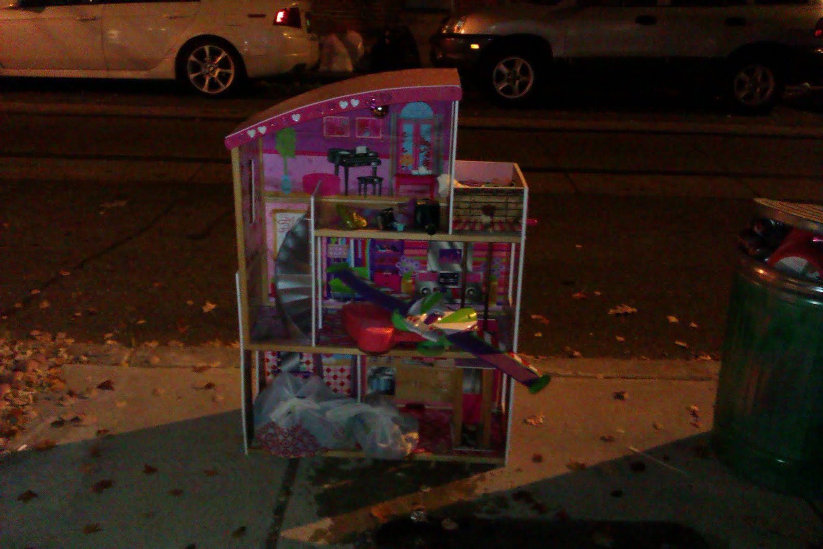 Stuff Hero: 11/9 Barbie's Disco Dreamhouse