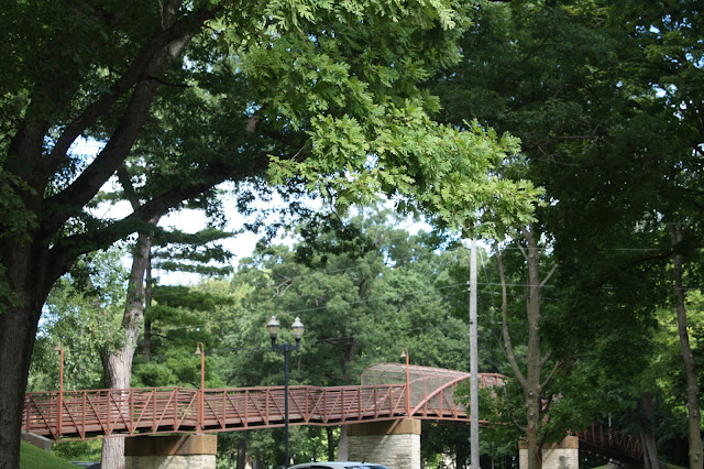 Pedestrian bridge at Black Hawk State Historic Site