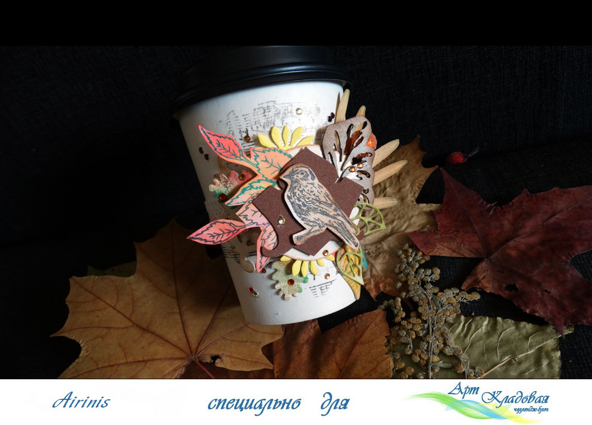 Поделка подсвечник из осенних материалов. Ваза из осенних листьев. Букет кленовых листьев. Композиция из осенних листьев. Букет из кленовых листьев в вазе.