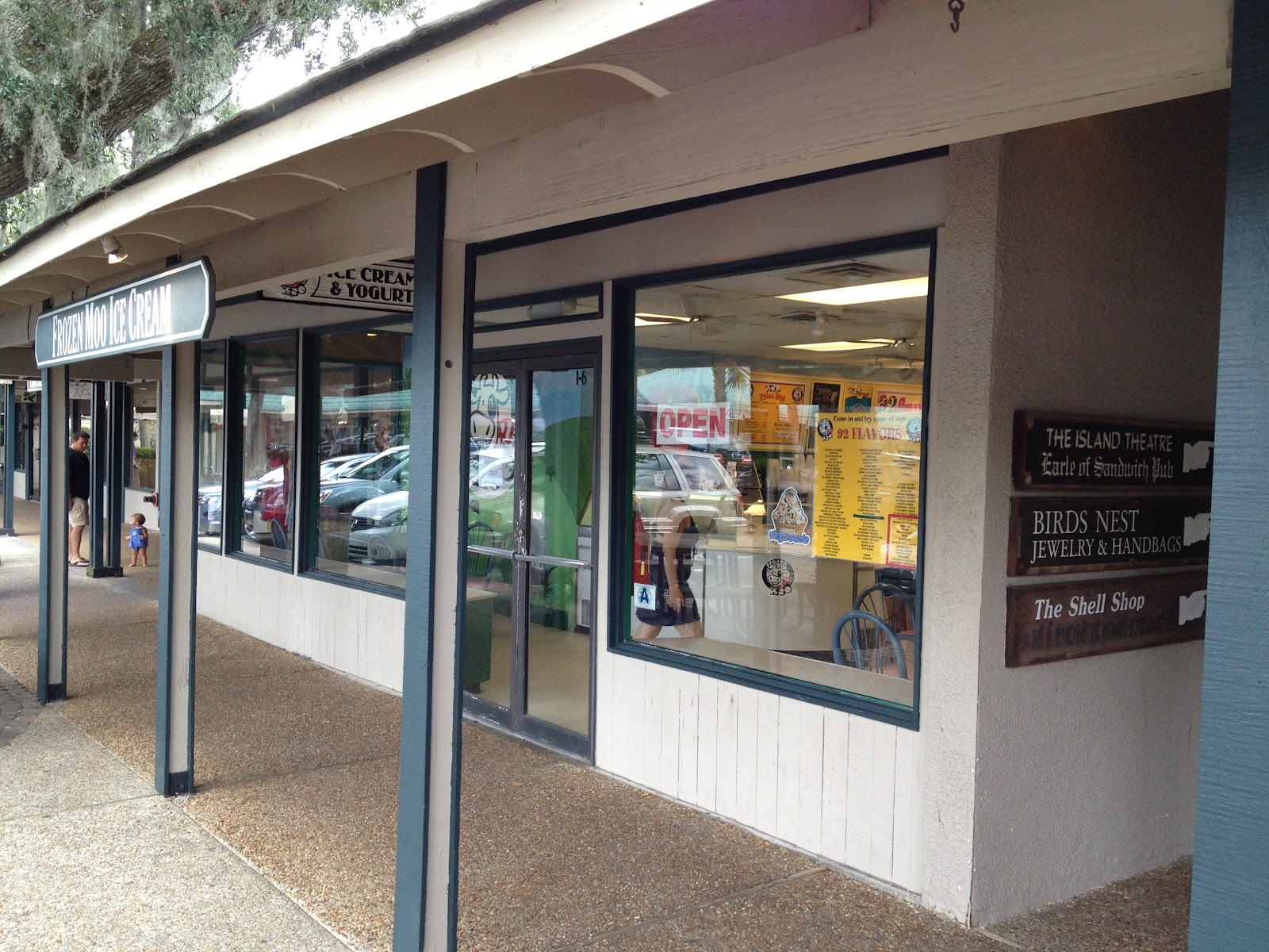 PIG OUT SPOTS Frozen Moo (Hilton Head Island, SC)