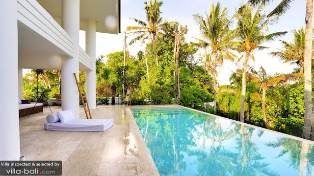 Luxurious Balinese Villa Infinity Pool Luxurious Balinese Villa Infinity Pool