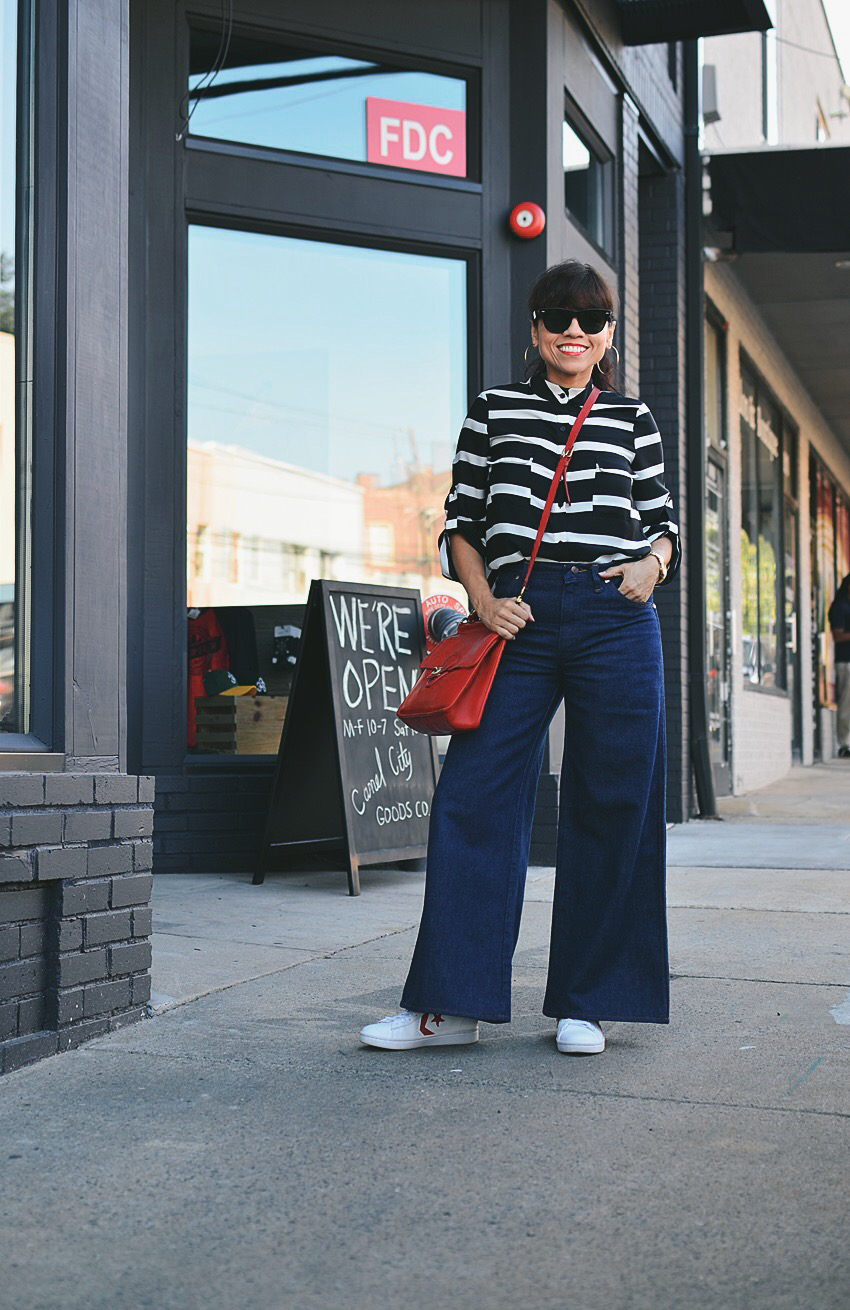 Wide-leg jeans street style 