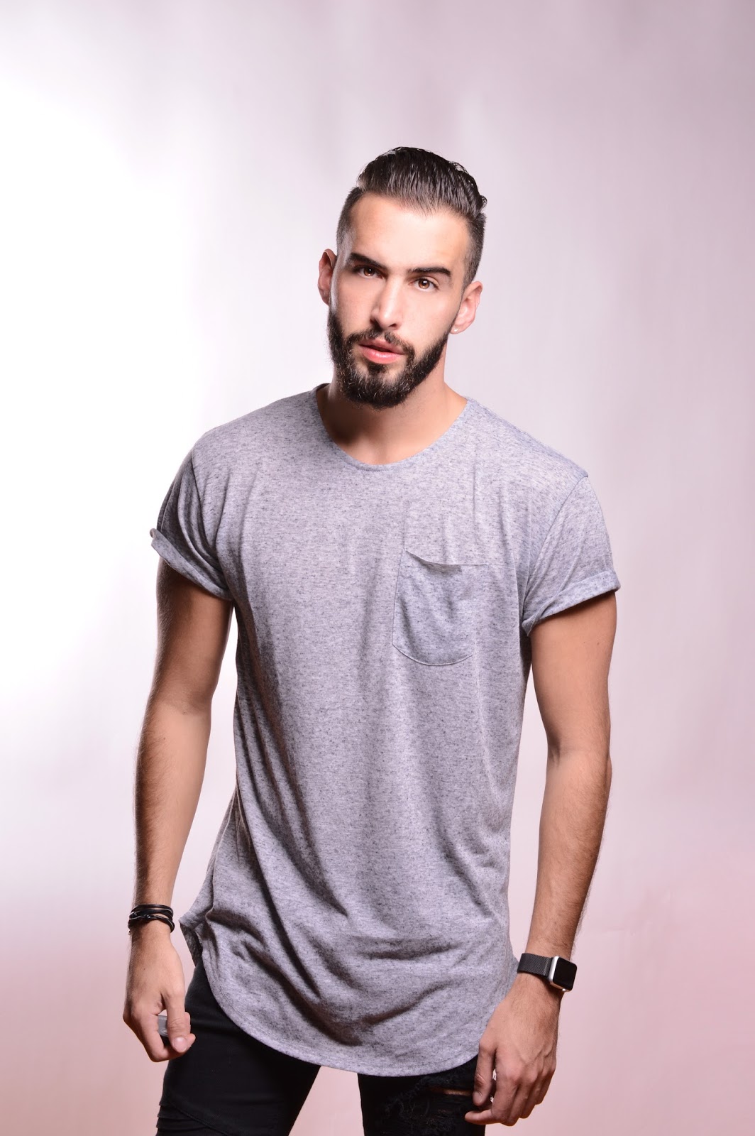 Roberto Carlo roberto carlo host conductor presentador are you the one