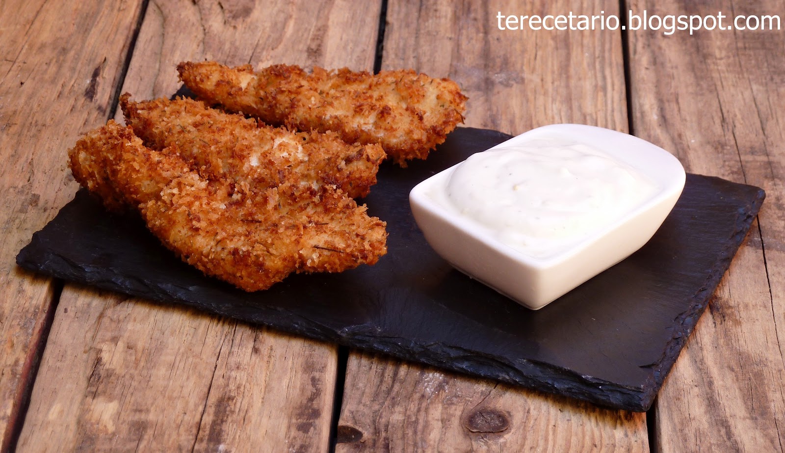 TERECETARIO POLLO AL PARMESANO CON SALSA DE YOGURT