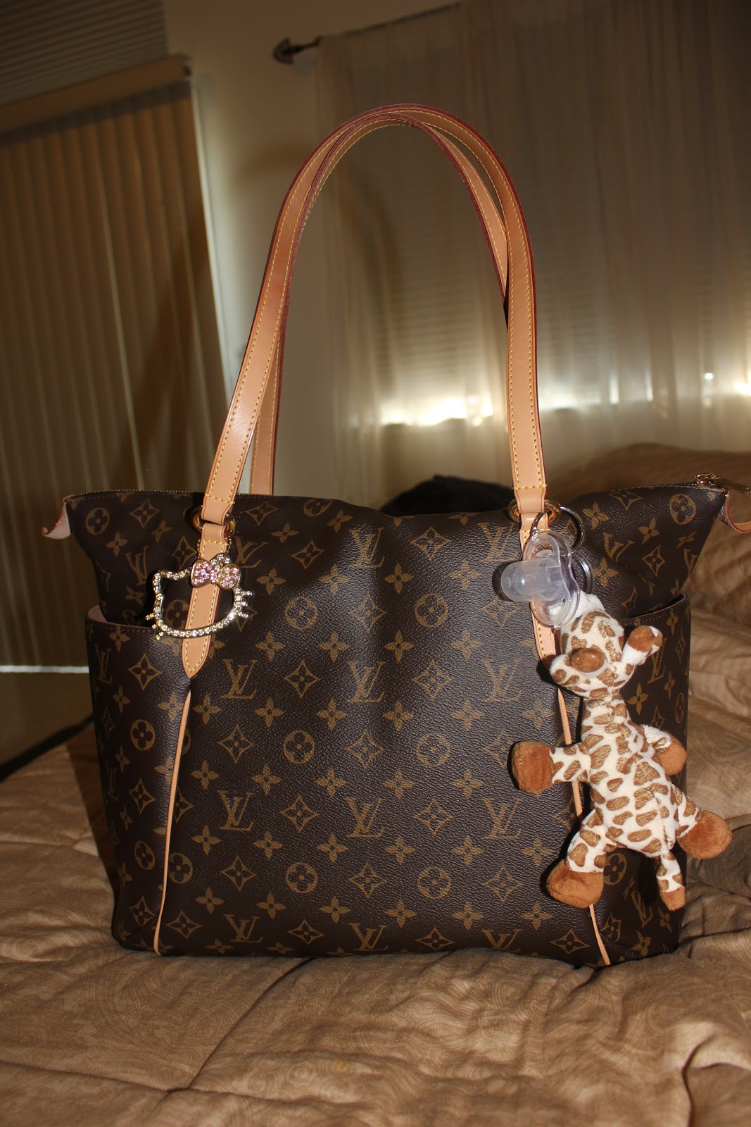 Inside My Louis Vuitton Diaper Bag HOWE TO DESIGN