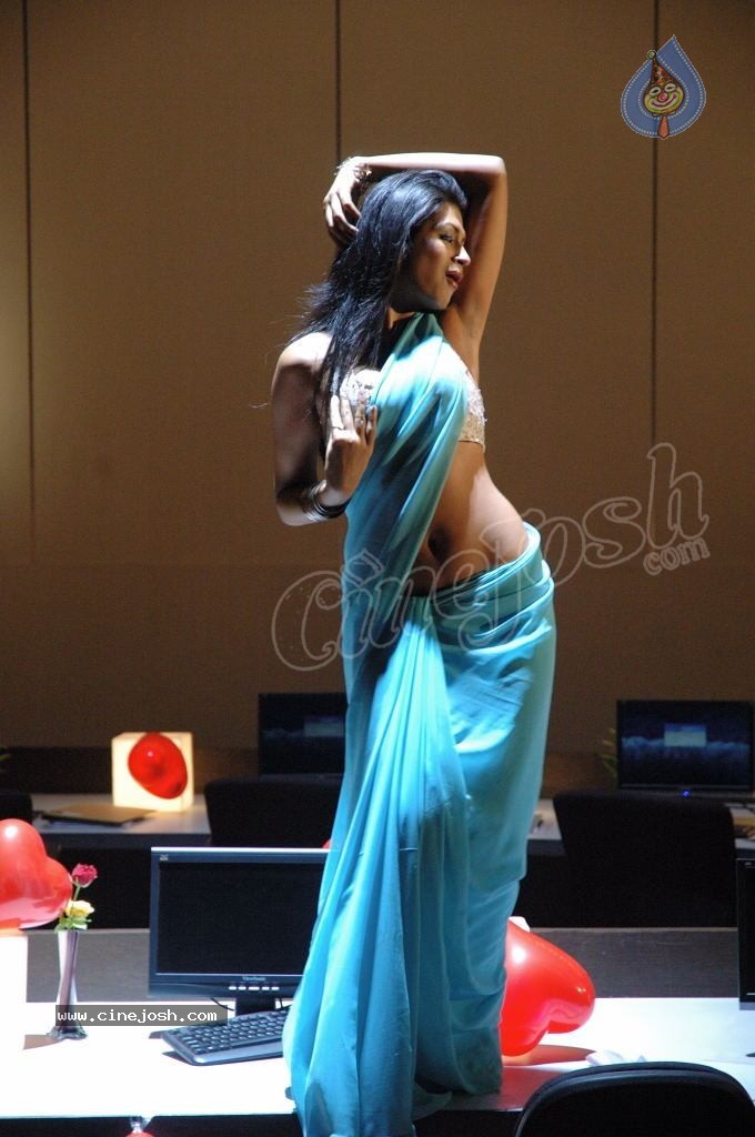 Shraddha Das South Indian Actress 2012 Wallpapers