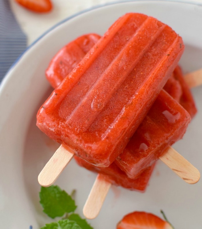 15 formas de no derretirte este verano: polos con fruta