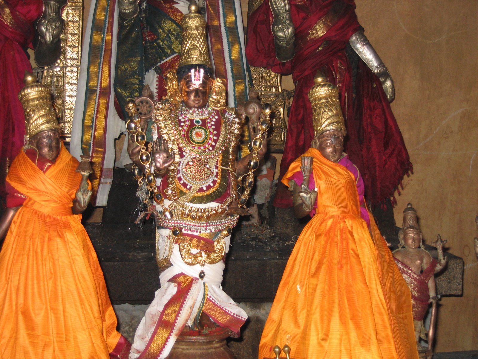 Tamilnadu Tourism: Thiruthevanartthogai (Madhava Perumal Temple),  Thirunangur – The Temple