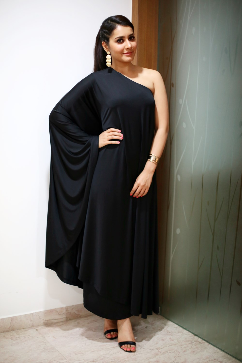 Actress Rashi Khanna Hot in Black Dress ULTRA HD Photos | Indian Girls ...