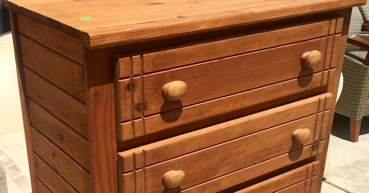 Uhuru Furniture & Collectibles Pine 5 Drawer Chest by Canyon Furniture
