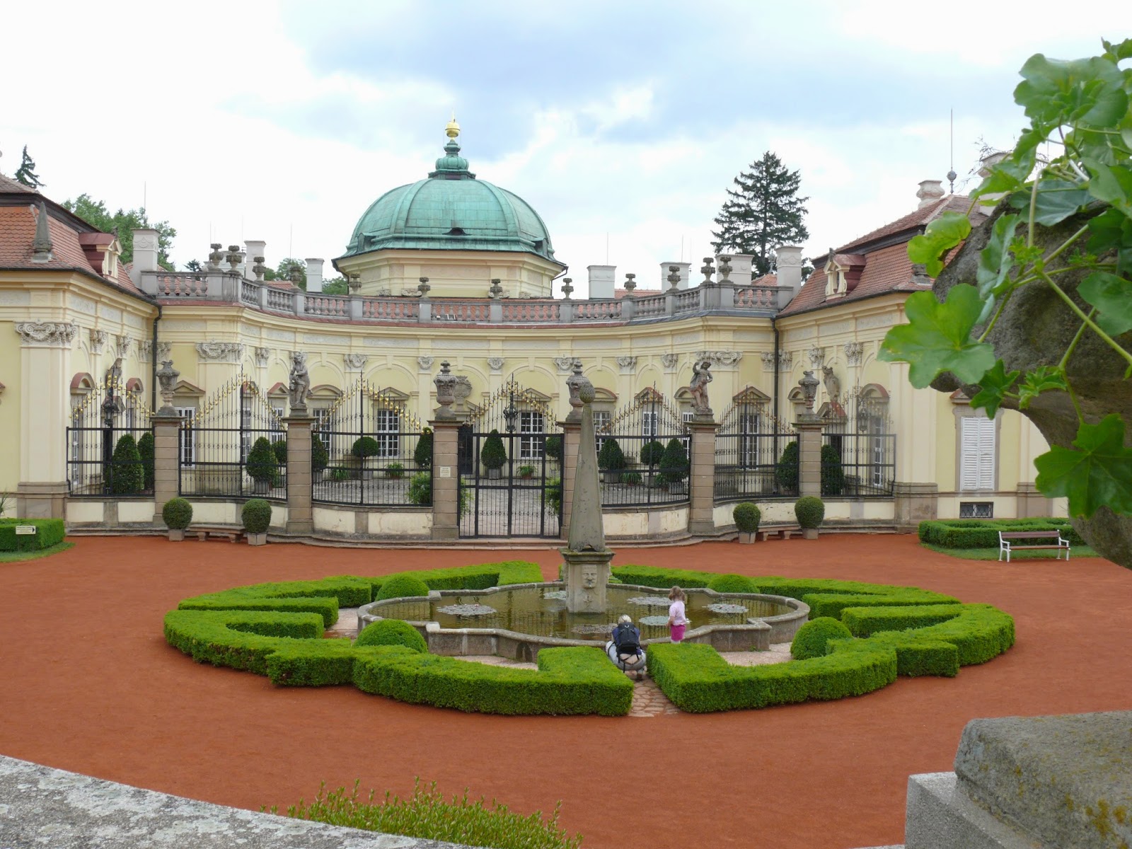 Von Parks und Gärten in Europa Buchlovice Barock und Bäume