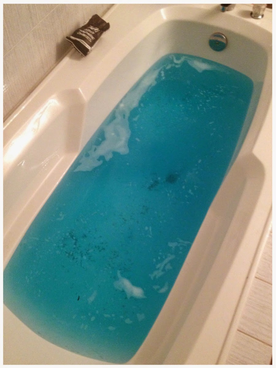 Glasses 'n' Lashes Lush Big Blue Bath Bomb