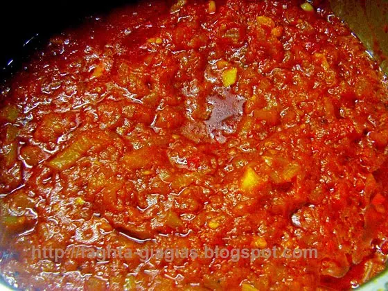 Πένες με σάλτσα ντομάτας και πιπεριές - από «Τα φαγητά της γιαγιάς»