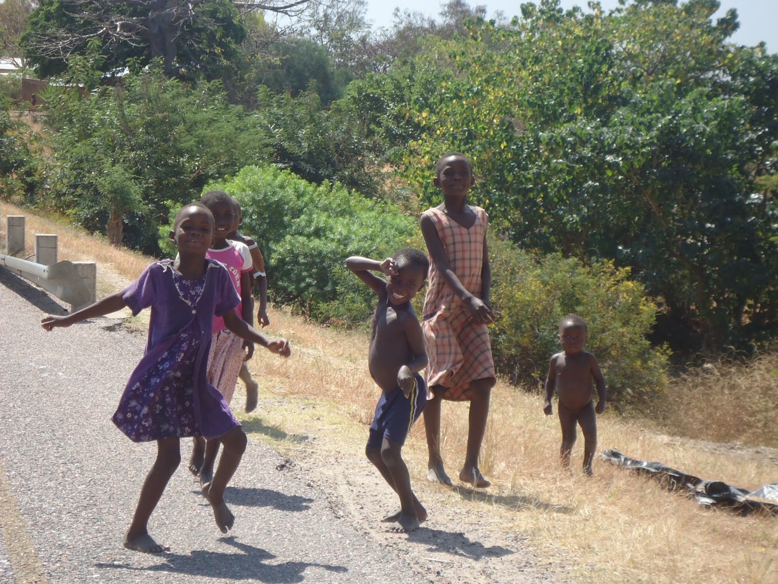 Leo in Malawi: Hot spring close to Chiweta - On the way there