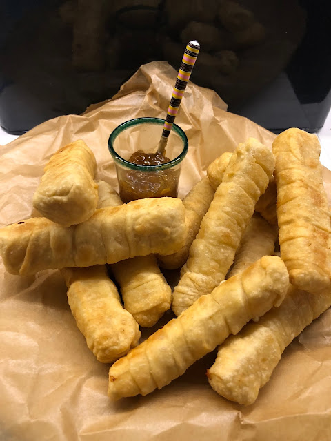 Tomates verdes fritos: Tequeños Venezolanos