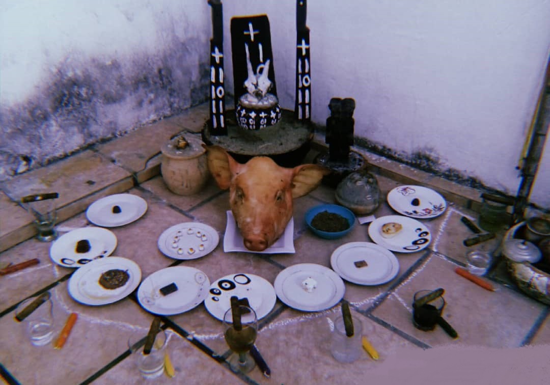 Brindando Atención a los muertos (Ikús, Egguns, Espíritus) Yoruba religión Brindando Atención a los muertos (Ikús, Egguns, Espíritus) Yoruba religión