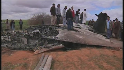 guerra en libia avion destrozado