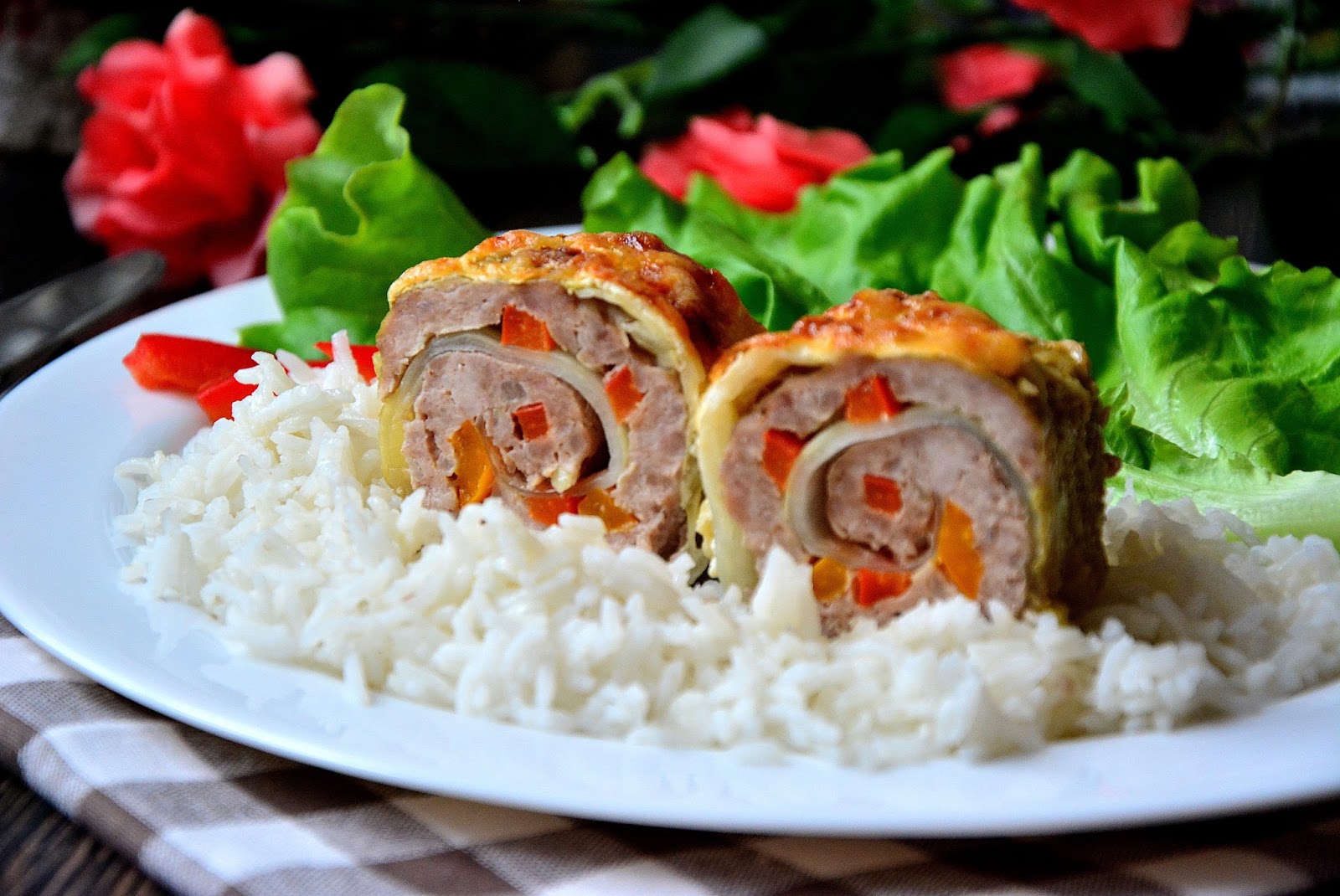 Мясной рулет с капустой