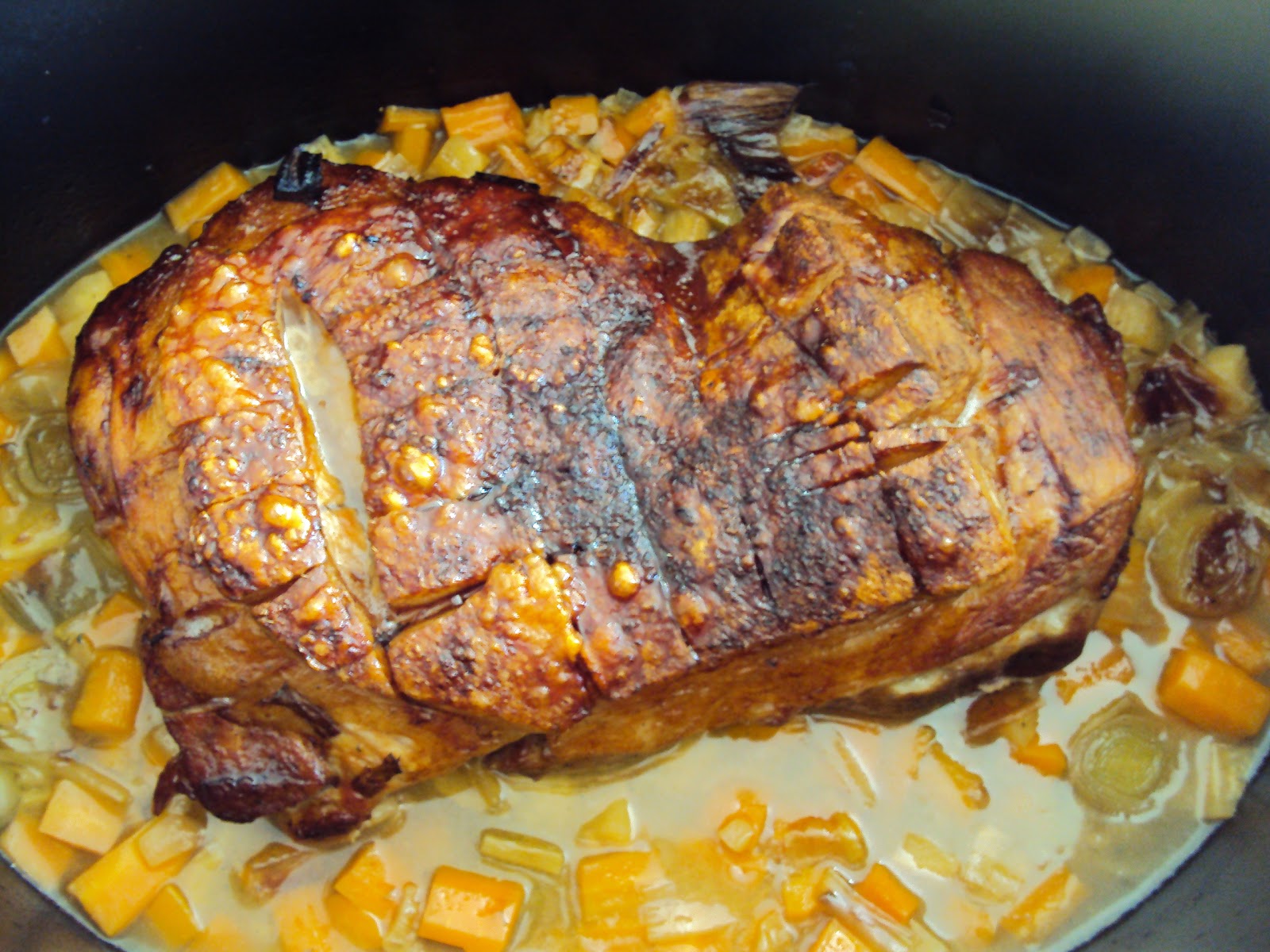 Svenja&amp;#39;s Koch- und Backblog: Krustenbraten mit Biersoße und Knödel