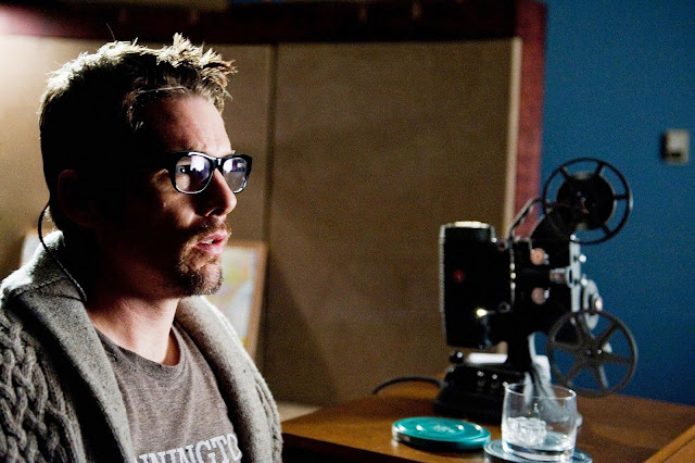 Ethan Hawke as Ellison Oswalt in Sinister 2012 movieloversreviews.filminspector.com