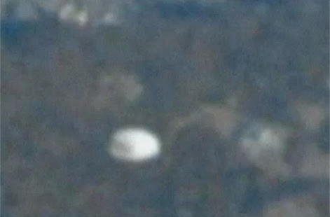 Video:4月7日に韓国・ソウル上空で、機内から撮影されたUFOらしき未確認飛行物体のビデオ ! !