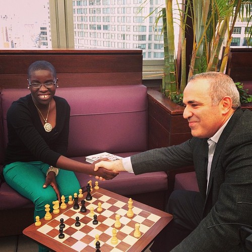 Como o xadrez mudou a vida a uma menina do Uganda