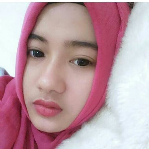 Cerita Panas | Gadis Berjilbab Selingkuh Di Kebun Karet - Cerita Dewasa