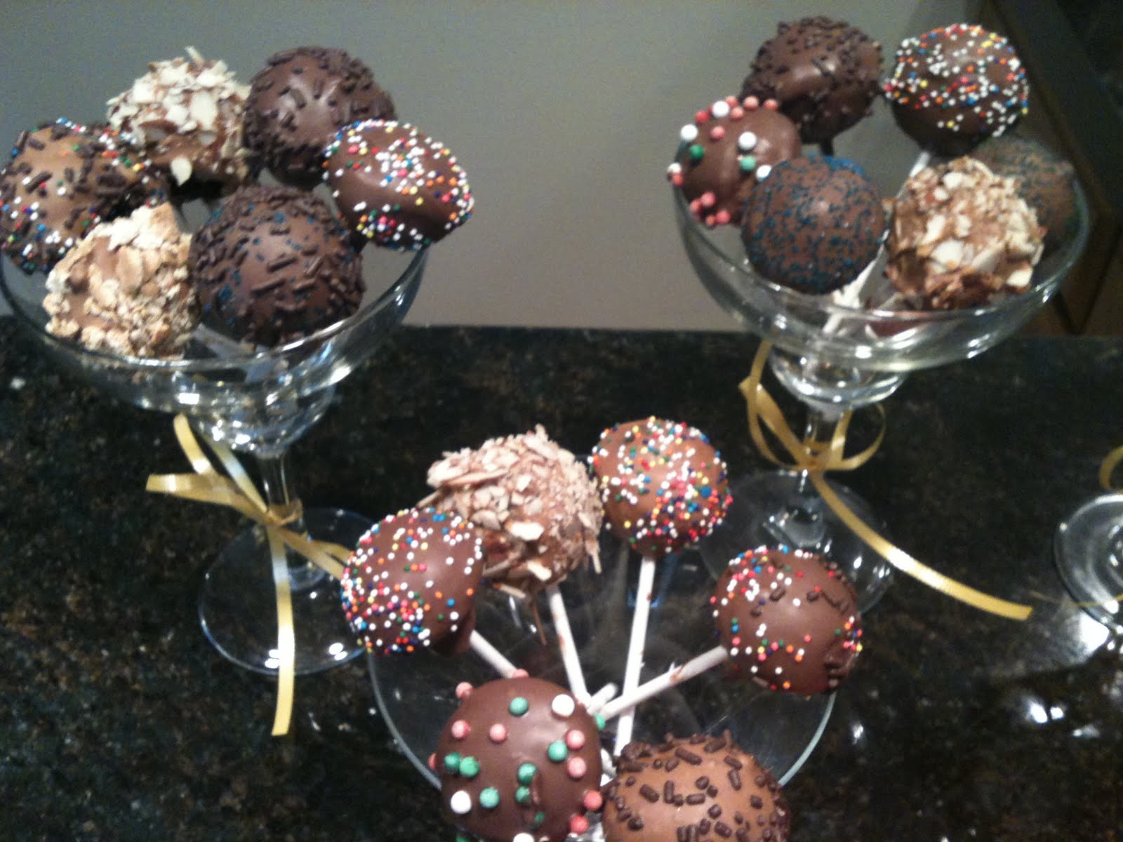 Anna's Bakery Blog Cake Pops by Jen, Amy, & Anna