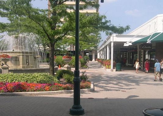Shopping Center Westfield Old Orchard