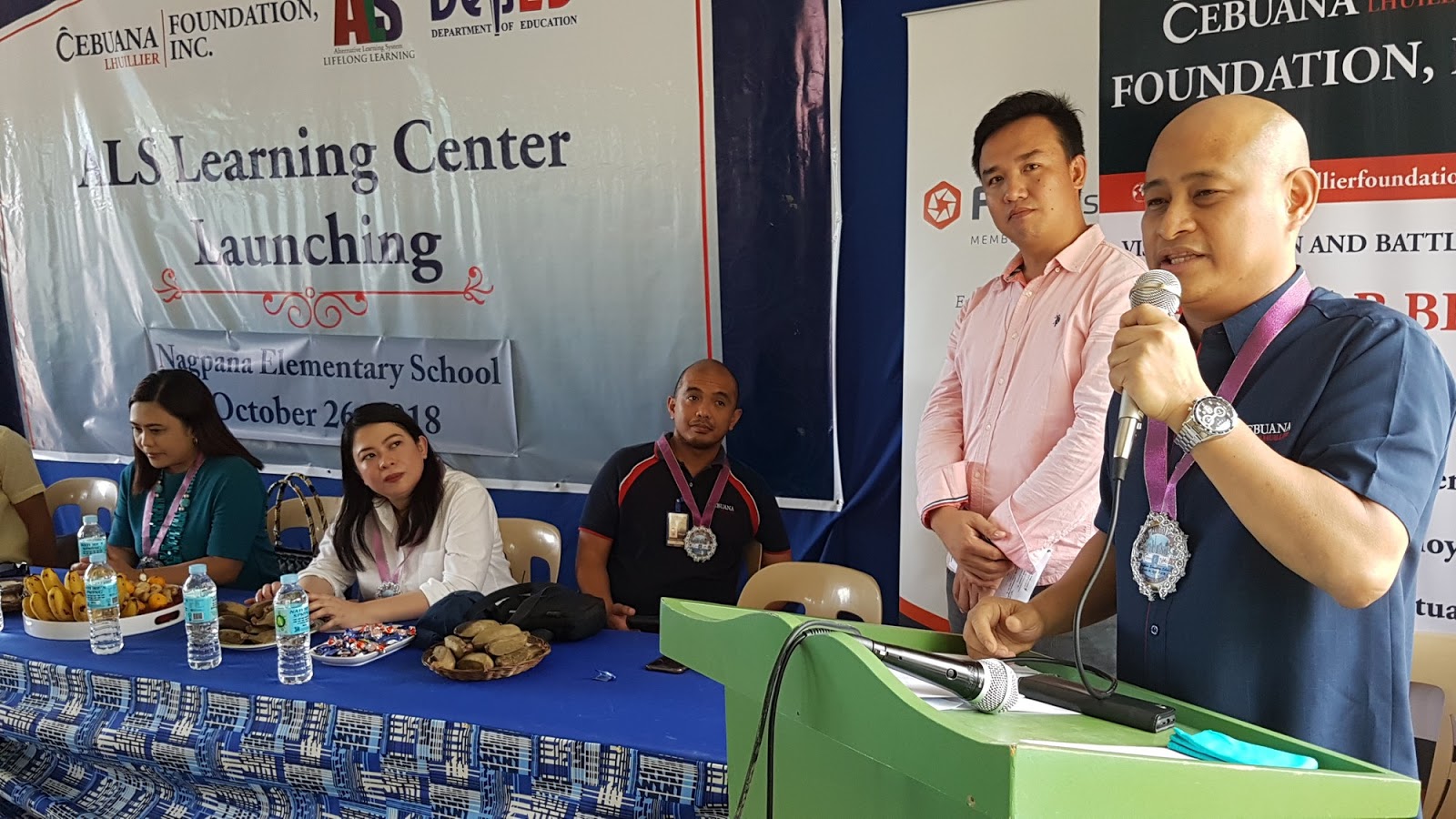 CLFI Executive Director Jonathan Batangan delivers a talk to the students of Sitio Nagpana Community Learning Center